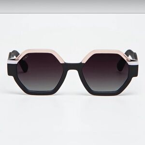 TIWI sunglasses style VALETTE… like new with box